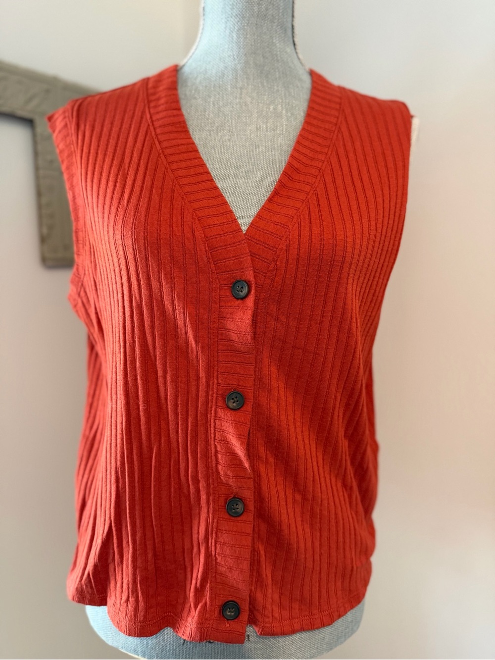 MADEWELL Sleeveless V-Neck Button Front Ribbed lightweight Knit Vest cottagecore